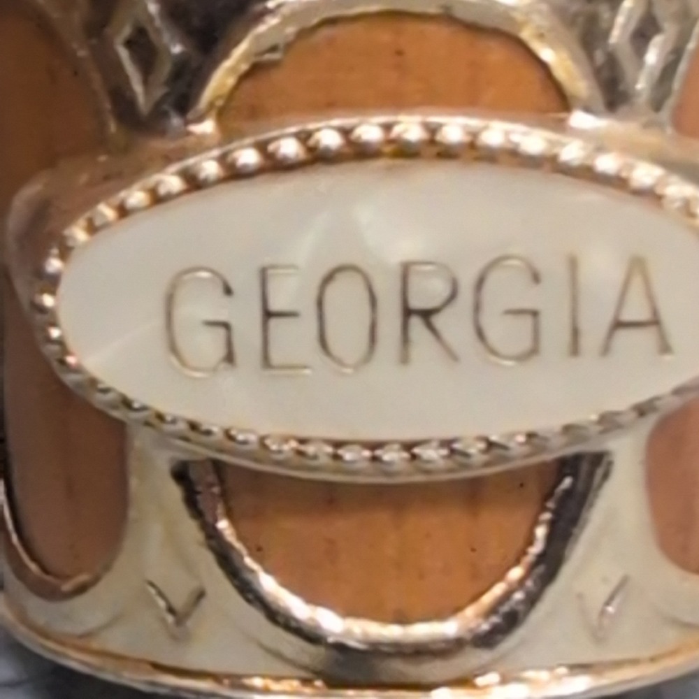 Vintage Wood Salt Pepper Shakers Gold Tone Holders Georgia Souvenir Set - Picture 2 of 6
